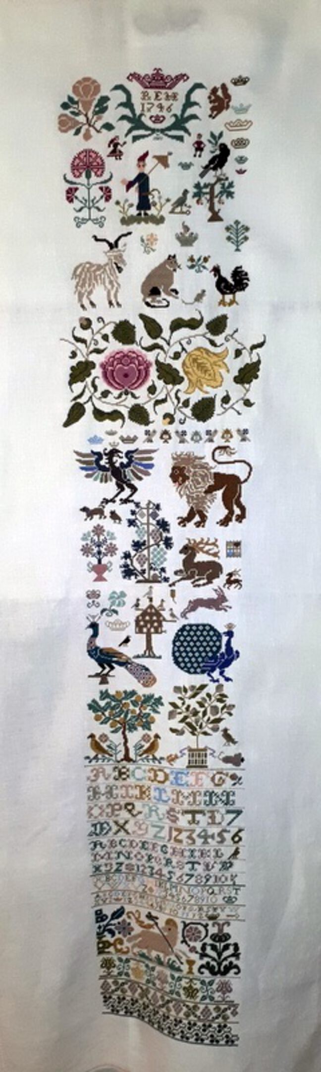 REH 1746: Reproduction by Hélène Martial on white linen REH 1746: Reproduction by Hélène Martial on white linen