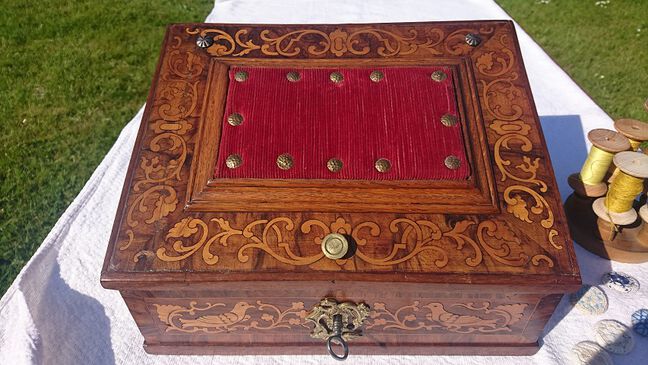 Barber Heitmans 1768: Chest